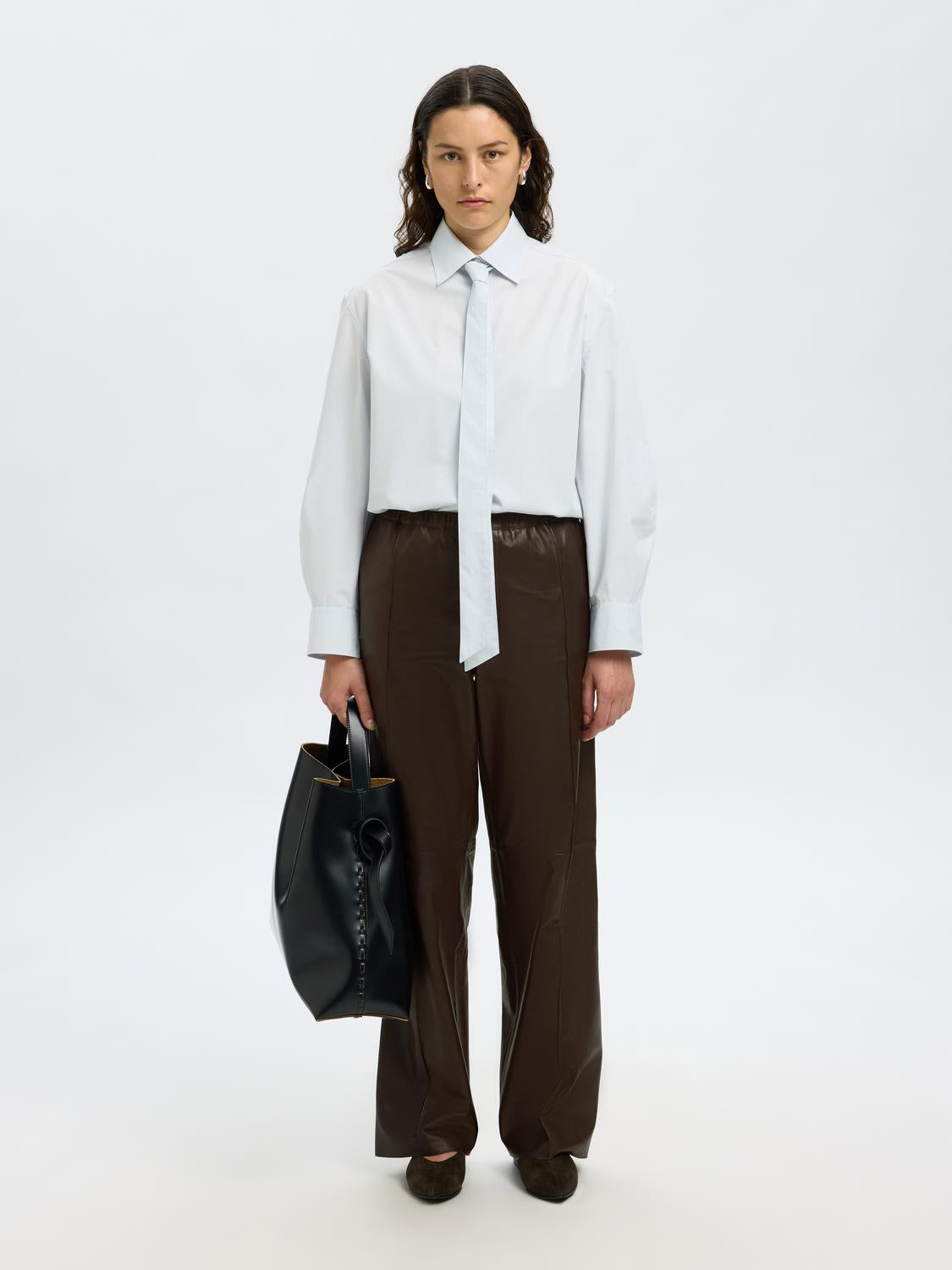 model_shot-front_full